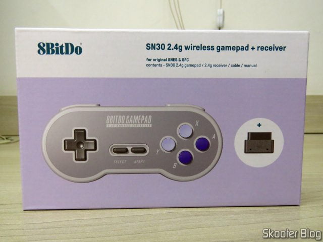2º Controlador 8BitDo SN30 Sem Fio 2.4G para Super Nintendo (SNES) Original, em sua embalagem.