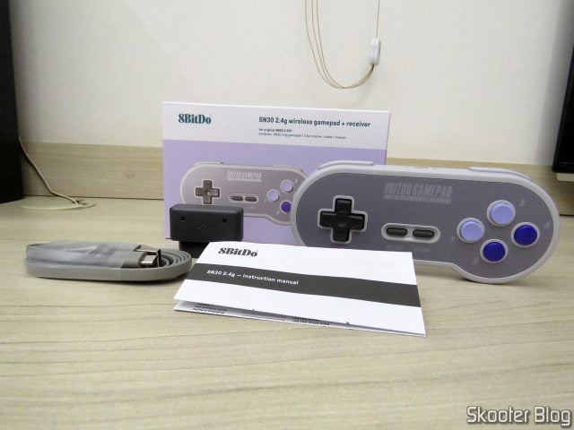 2º Controlador 8BitDo SN30 Sem Fio 2.4G para Super Nintendo (SNES) Original, com embalagem e acessórios.