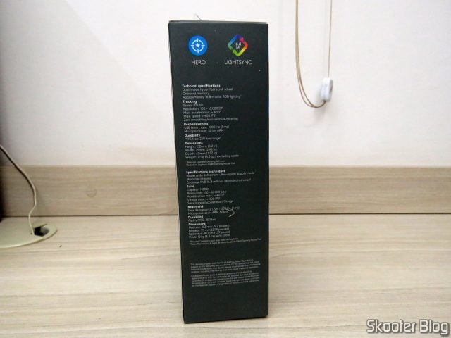 Mouse Logitech G502 Hero, em sua embalagem;