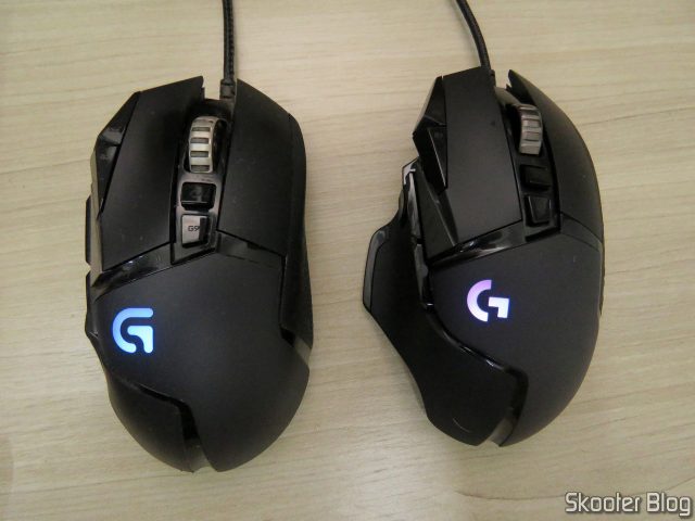 Mouse Logitech G502 Proteus Spectrum ao lado do Logitech G502 Hero.