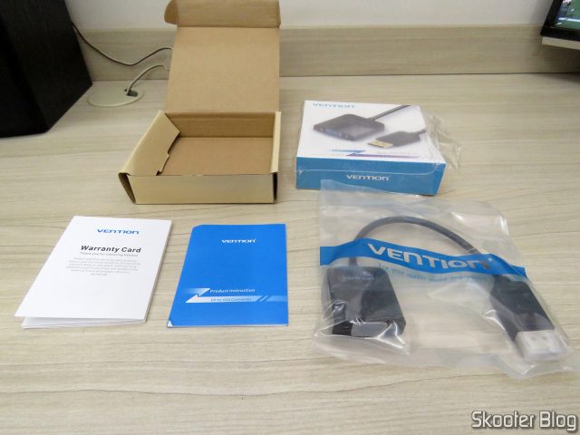 Adaptador de DisplayPort (DP) para VGA Vention, com cartão de garantia e manual de instruções.