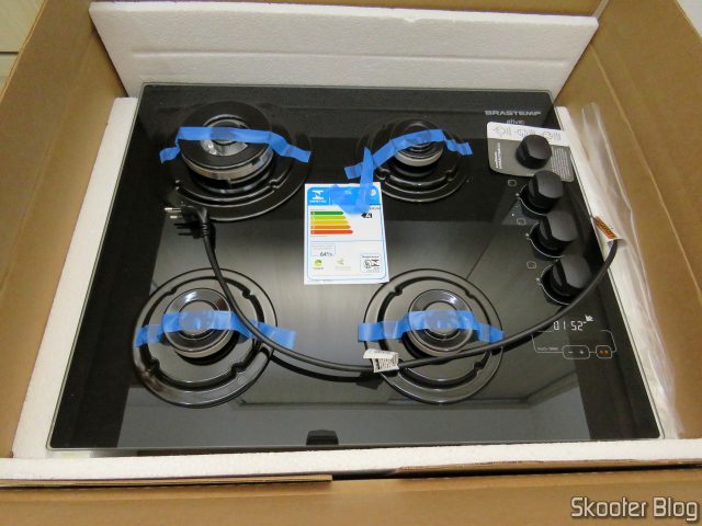 Cooktop 4 bocas Brastemp com duplachama e timer touch - BDT62AE - BIVOLT, em sua embalagem.
