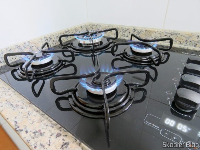 Cooktop 4 bocas Brastemp com duplachama e timer touch - BDT62AE - BIVOLT, já instalado e funcionando.
