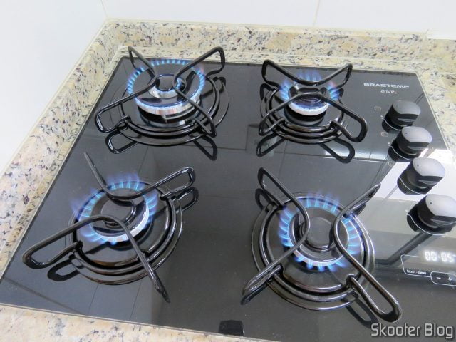 Cooktop 4 bocas Brastemp com duplachama e timer touch - BDT62AE - BIVOLT, já instalado e funcionando.
