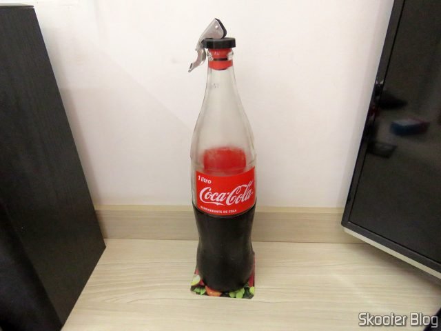 Tampa para Garrafas de Vidro na garrafa de Coca-Cola.