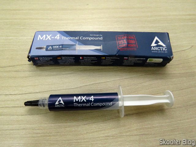 Pasta Térmica Arctic MX-4, e sua embalagem.