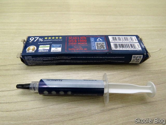 Pasta Térmica Arctic MX-4, e sua embalagem.