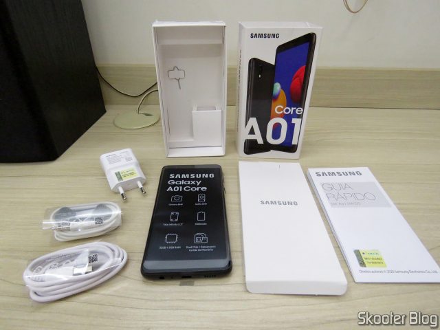 Smartphone Samsung Galaxy A01 Core 32GB Preto - Processador Quad-Core 2GB RAM Câm.8MP + Selfie 5MP, com embalagem e acessórios.