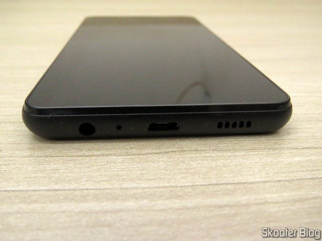 Smartphone Samsung Galaxy A01 Core 32GB Preto - Processador Quad-Core 2GB RAM Câm.8MP + Selfie 5MP.