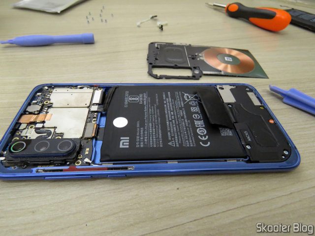 Xiaomi Mi 9 já com a bateria nova.