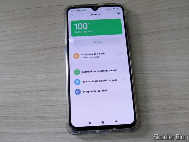 Xiaomi Mi 9 ligado com a bateria nova após a carga completa.