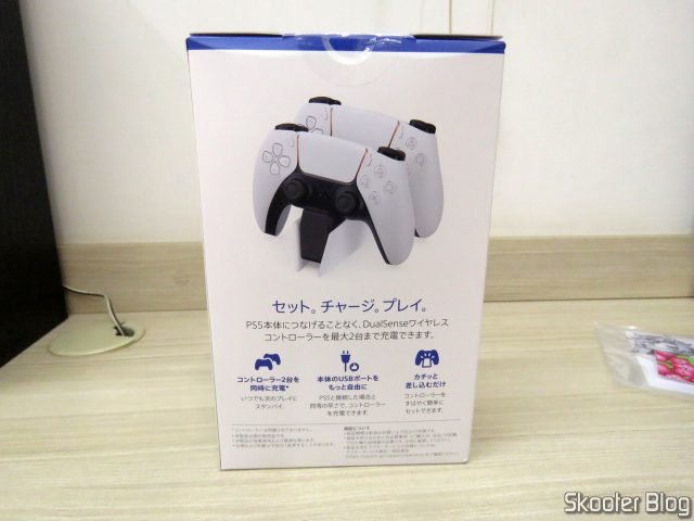 DualSense Charging Station em sua embalagem.