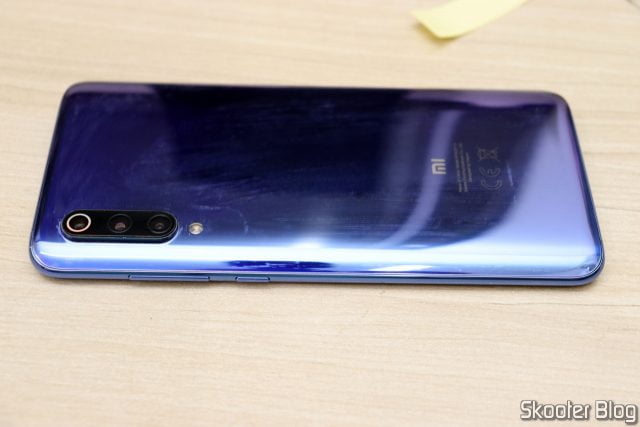 Xiaomi Mi 9 fechado após a instalação da bateria Nohon.