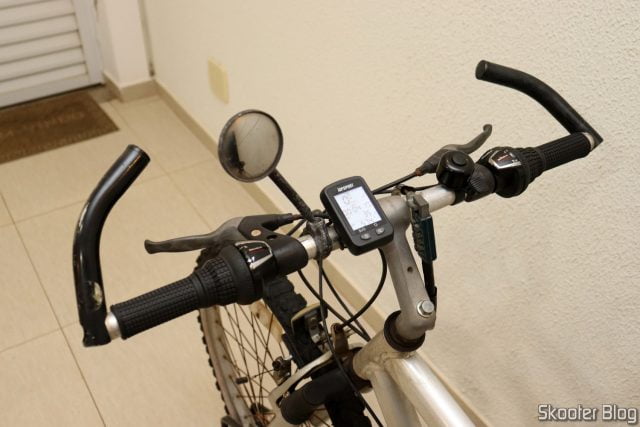 Trocadores e manoplas Shimano Tourney SL-RS35 Mountain Bike RevoShift, instalados na minha bicicleta.