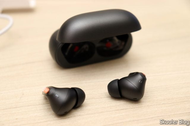 Xiaomi Redmi Buds 4 Pro TWS Earphone, com seu estojo.