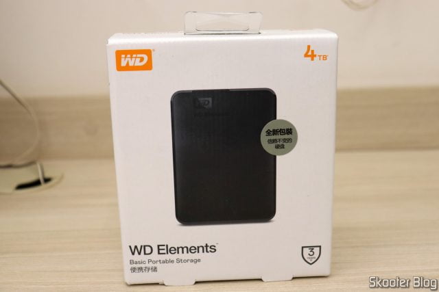 HDD Externo Western Digital WD Elements Portable 4TB USB 3.0, em sua embalagem.