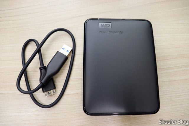 HDD Externo Western Digital WD Elements Portable 4TB USB 3.0, com seu cabo USB 3.0.