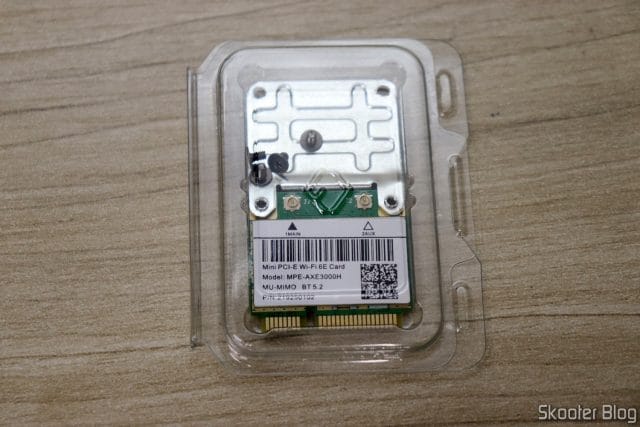 Cartão Mini PCI-E WiFi 6E AX210HMW Bluetooth 5.2 MPE-AXE3000H AX210 Intel 802.11ax, em sua embalagem.