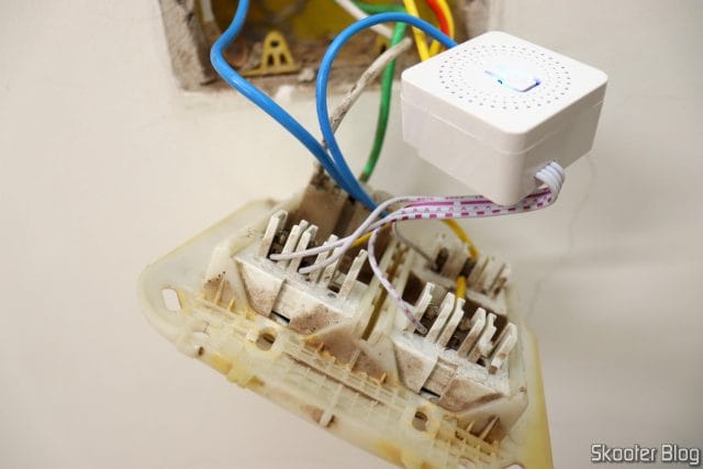 Mini Smart Switch Tuya WiFi 3 Gang, instalado.