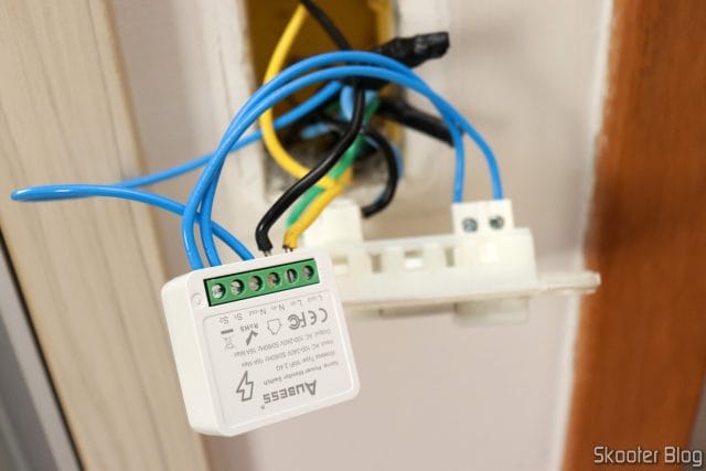 Instalando o Mini Smart Switch Aubess no quarto da minha filha.