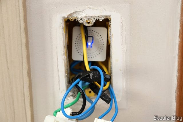 Mini Smart Switch Aubess já instalado na caixinha embutida do quarto da minha filha.