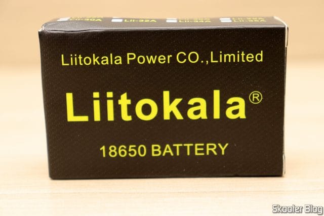 Caixinha com as 2 Baterias Recarregáveis Li-Ion LiitoKala Lii-35A 18650 3500mAh 3.7V Alta Drenagem para Lanterna.