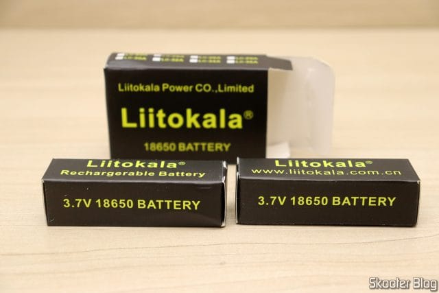 Caixinhas inviduais com as 2 Baterias Recarregáveis Li-Ion LiitoKala Lii-35A 18650 3500mAh 3.7V Alta Drenagem para Lanterna.