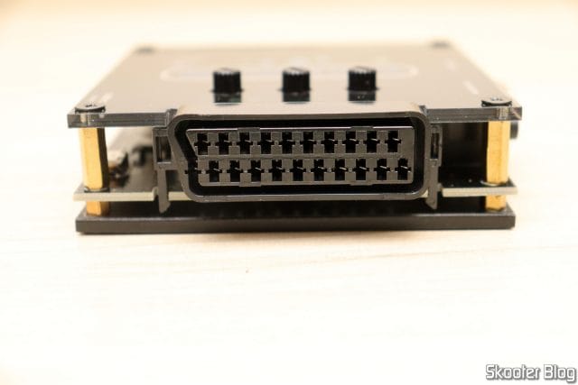 Entrada SCART no Conversor de RGBS VGA e SCART para Video Componente YPbPr.