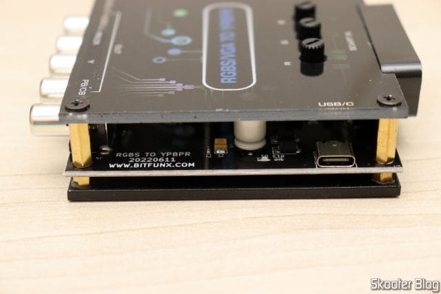 Entrada de Alimentação USB Tipo C no Conversor de RGBS VGA e SCART para Video Componente YPbPr.
