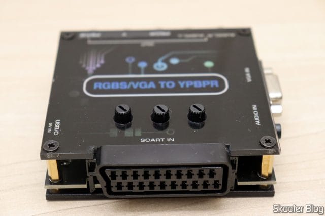 Conversor de RGBS VGA e SCART para Video Componente YPbPr.