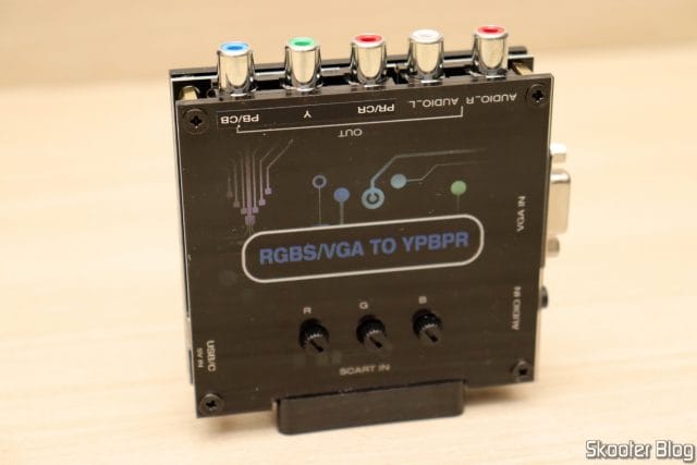 Parte de cima do Conversor de RGBS VGA e SCART para Video Componente YPbPr.