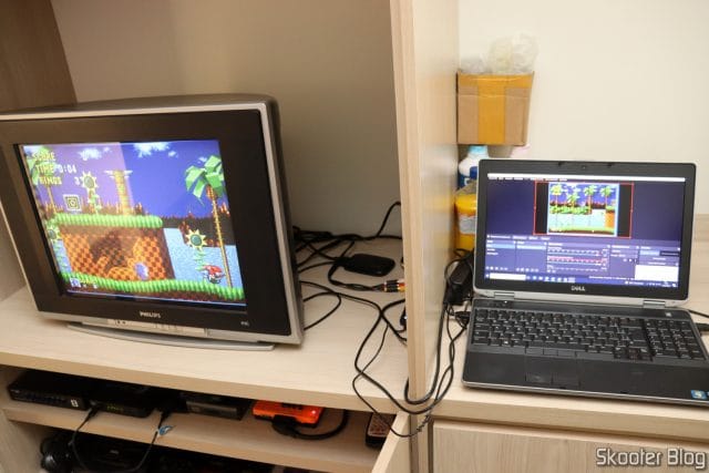 Jogando com o sinal analógico de vídeo componente YPbPr na TV CRT e transmitindo o sinal RGB digitalizado.