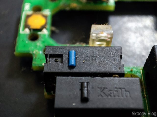 Switches do botão esquerdo principal e do G8 no Mouse Logitech G502 Hero.