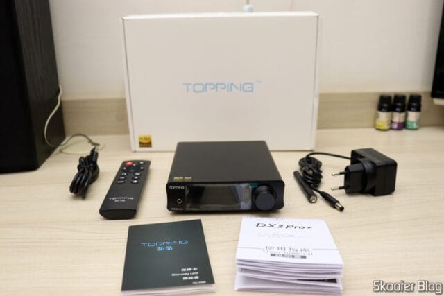 DAC Topping DX3 Pro+, com embalagem e acessórios.