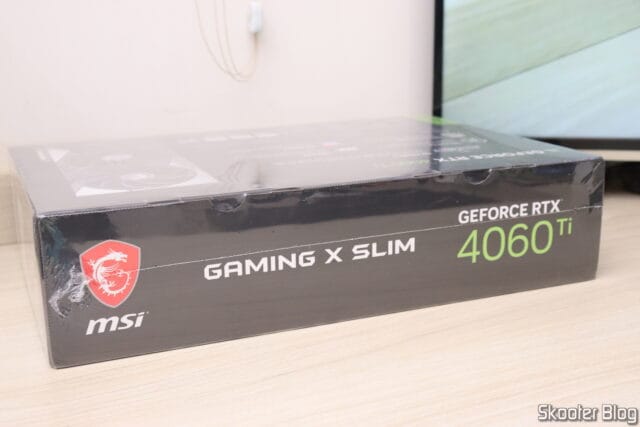 Placa de Vídeo MSI Nvidia GeForce RTX 4060 Ti Gaming X Slim 16GB, em sua embalagem.