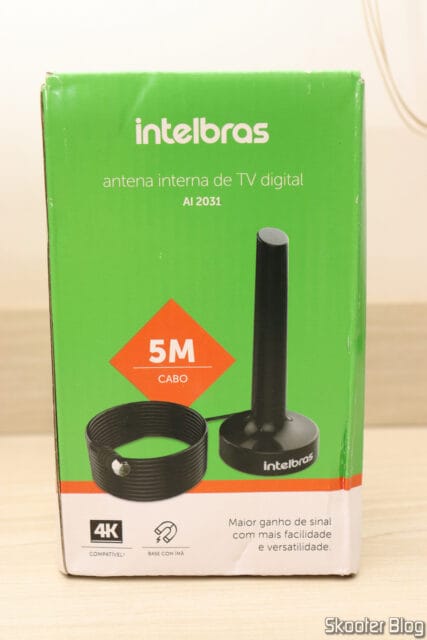 Antena de TV Interna UHF/HDTV AI 2031 Intelbras, em sua embalagem.