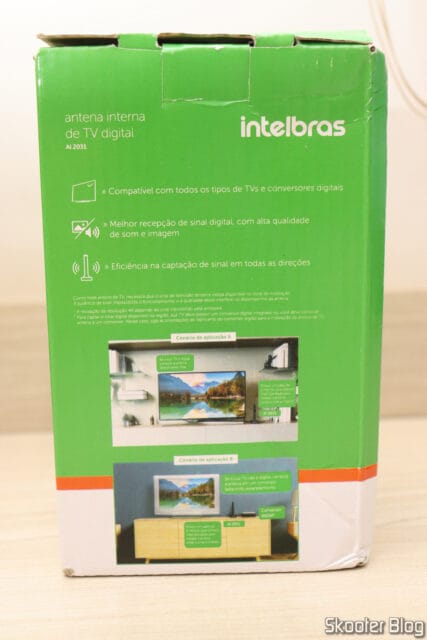 Antena de TV Interna UHF/HDTV AI 2031 Intelbras, em sua embalagem.