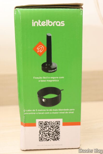 Antena de TV Interna UHF/HDTV AI 2031 Intelbras, em sua embalagem.