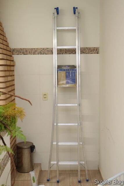 Escada Extensiva Mor Alumínio 8x2 Degraus, no modo simples.