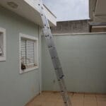 Escada Extensiva Mor Alumínio 8x2 Degraus, no modo extensível.