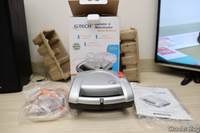 Inalador e Nebulizador G-Tech Nebcom V, com embalagem e acessórios.