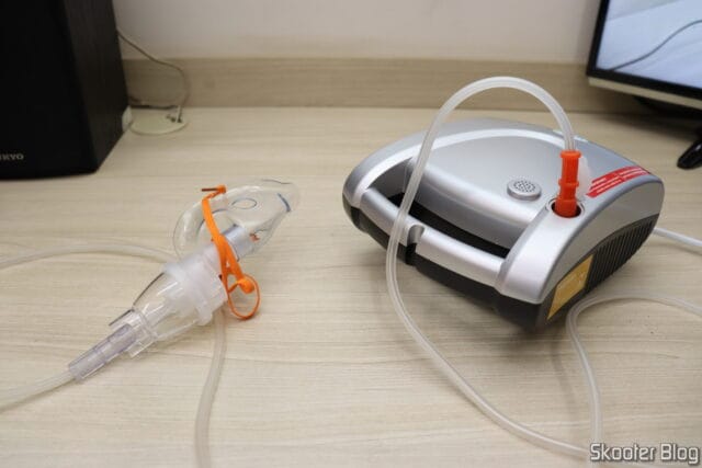 Inalador e Nebulizador G-Tech Nebcom V, pronto para uso.