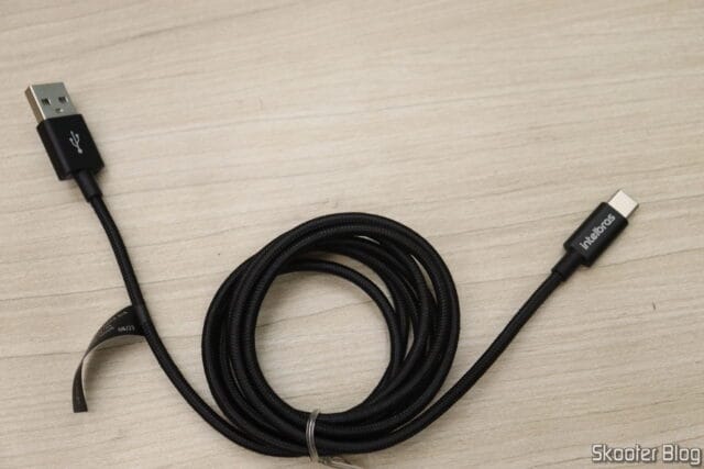 Cabo USB-C 1,5m Intelbrás Nylon EUAC 15NP Preto.