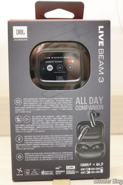 Fone de Ouvido Bluetooth JBL Live Beam 3 Intra Auricular com Tela de 1,45" e Cancelamento de Ruído, em sua embalagem: parte traseira.