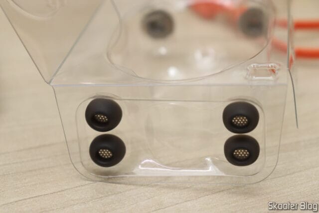 As borrachinhas adicionais do Fone de Ouvido Bluetooth JBL Live Beam 3