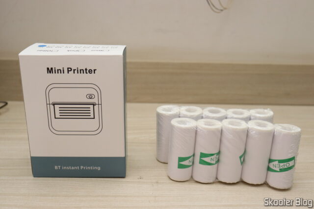 Mini Impressora Térmica Portátil Sem Fio Bluetooth 200dpi Azul + 10 Rolos Papel Adesivo Térmico, em suas embalagens.
