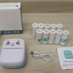 Mini Impressora Térmica Portátil Sem Fio Bluetooth 200dpi Azul + 10 Rolos Papel Adesivo Térmico, e acessórios.