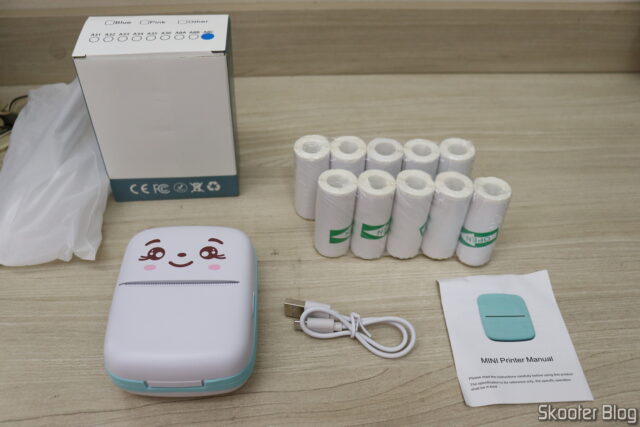 Mini Impressora Térmica Portátil Sem Fio Bluetooth 200dpi Azul + 10 Rolos Papel Adesivo Térmico, e acessórios.