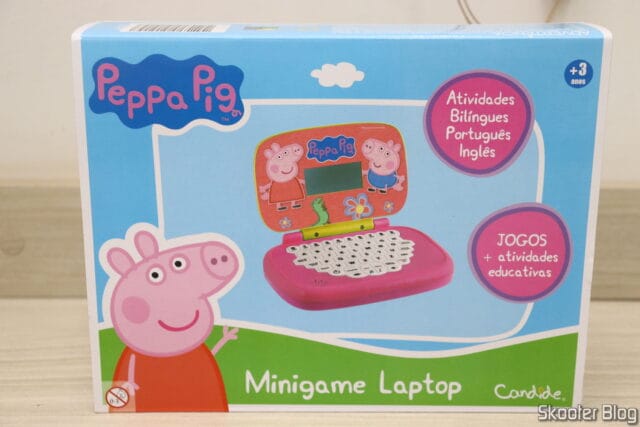 Laptop Infantil Educativo Peppa Pig Bilíngue Candide, em sua embalagem;