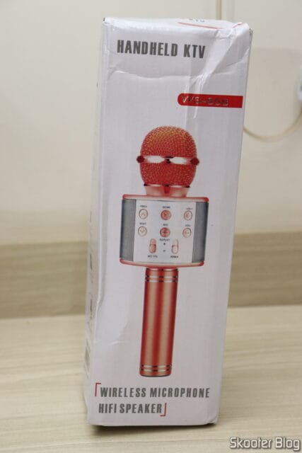 Microfone WS-858, em sua embalagem.
